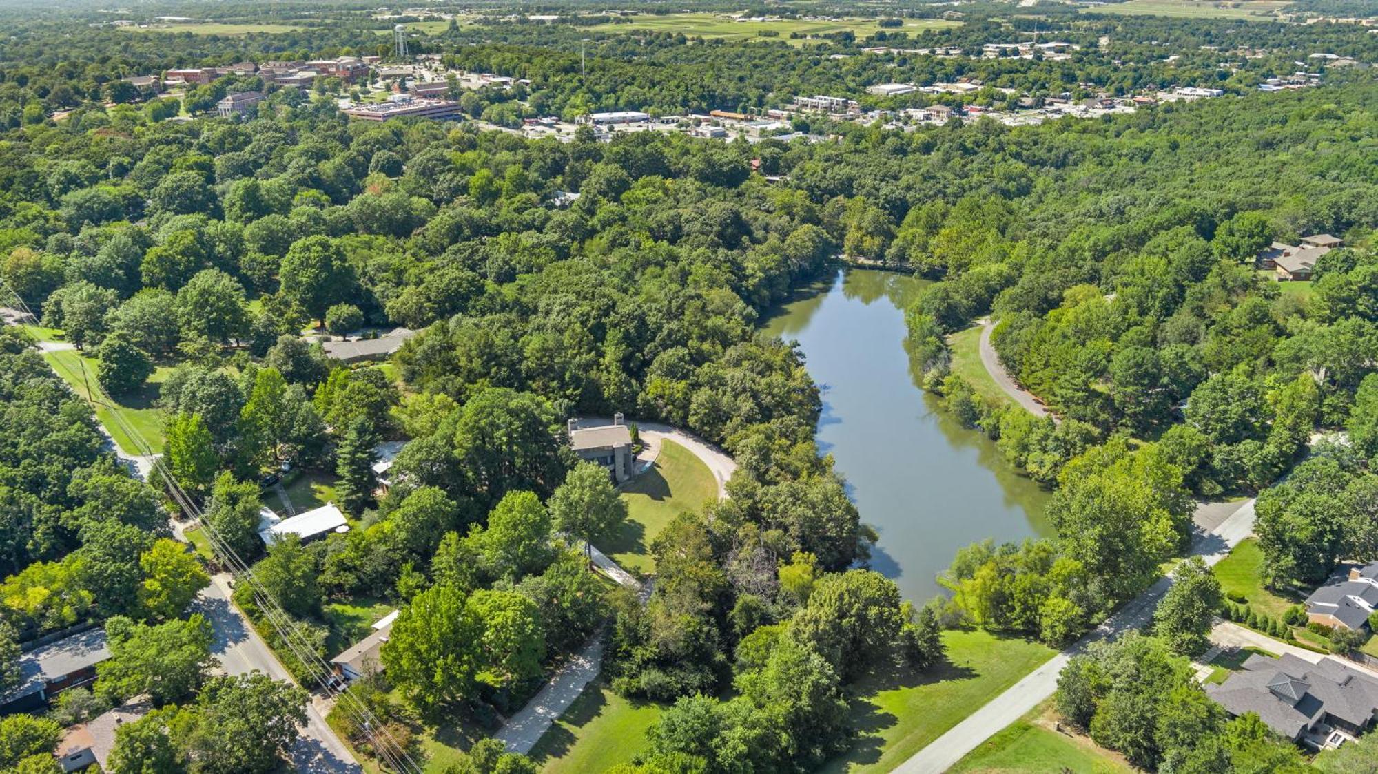 Willa Lucille-5 Min To Dt & Uofa-Serene Nature Views Fayetteville Zewnętrze zdjęcie